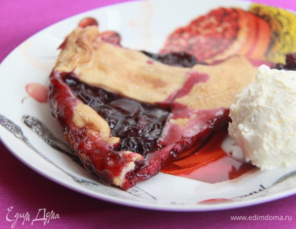  Подавать с шариком ванильного мороженого. Приятного чаепития!