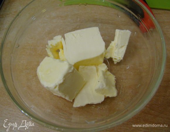 Растопить масло на водяной бане или в СВЧ.