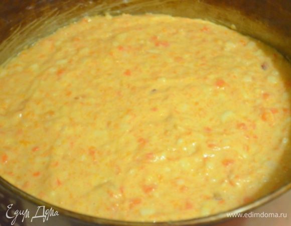 Форму смазать растительным маслом, выложить в нее тесто, выпекаем примерно 45 минут при 180 гр. Сверху пирог зарумянится. 