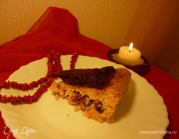 Вытащить аккуратно пирог из силиконовой формы мне не удалось. Увы. Поэтому вот такой вот кусочек. Но вкусный. Кисло-сладкий. Трижды вишневый.