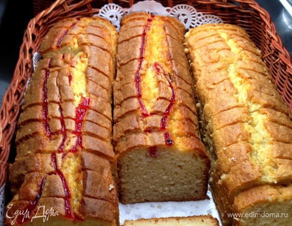 А так выглядит кекс в Доминикане. Фото с телефона, поэтому цвет немного искажен. На самом деле кекс ярко-желтого цвета :)