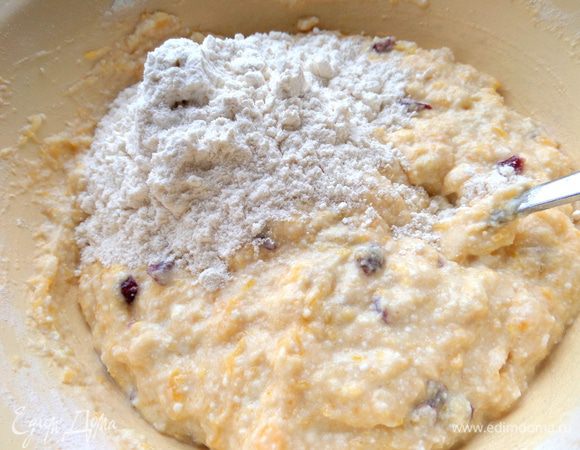 У меня потребовалось ещё полстакана муки,так как творог был "рикотта" очень мягкий.