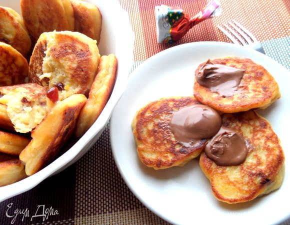 Пробуйте!!! Именно тушёная тыква вместе с творогом делает оладьи очень мягкими и пышными,а уж цвет всех порадует тоже)))