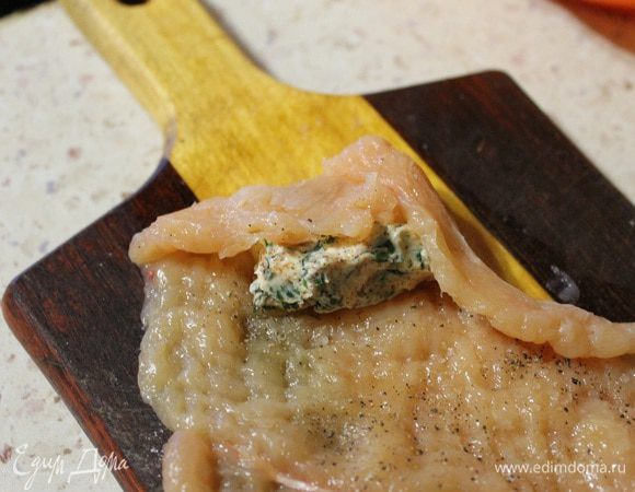 .. И сворачиваем хорошенько в рулетик, чтобы не было зазоров.