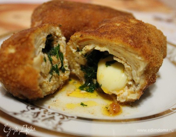 Потом выкладываем наши котлетки в форму для запекания, и ставим в духовку на 15 минут при температуре 190 градусов. Подаем горячими как самостоятельное блюдо или с овощным гарниром. Приятного аппетита.