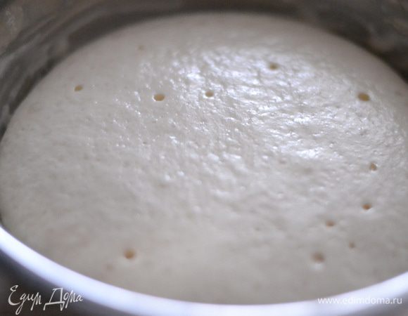 Достать из теплого места опару,