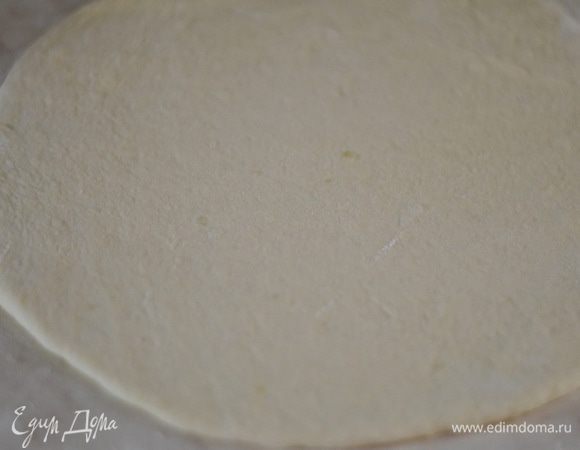 Раскатать каждый шарик в круг,