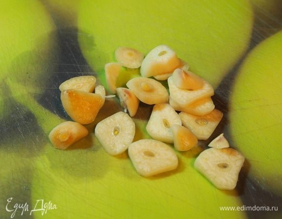 ... за 5-10 мин. до окончания тушения добавить порезанный чеснок. Начинка готова! 