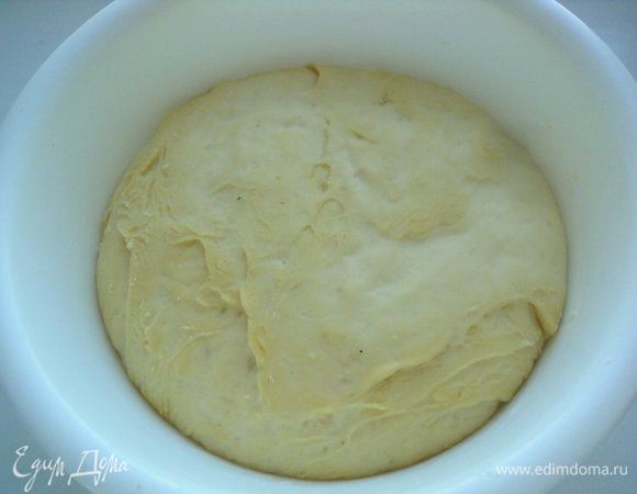 Поставить тесто в теплое место на 1 час.