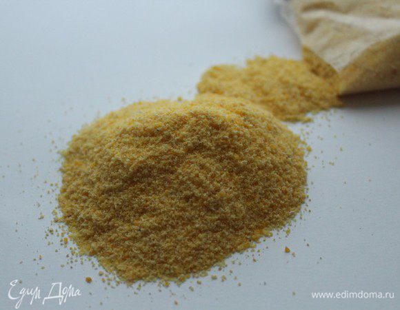 Нам понадобится вот такая мелкая кукурузная крупа.