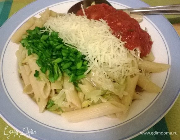 Украсьте зеленым луком, тертым сыром Пармезан и соусом Basilico в виде флага Италии. Скорее зовите любимого — это блюдо он оценит!