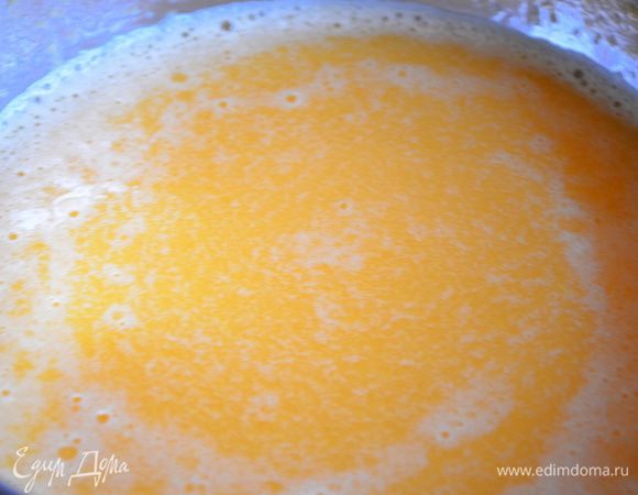 Получается вкусный сок с мякотью,добавляем сахар по вкусу (я добавила совсем немного т.к. мандарины были сладкими). Разводим желатин или агар по инструкции на пачке и соединяем с мандариновым соком. Отправляем в холод до застывания.