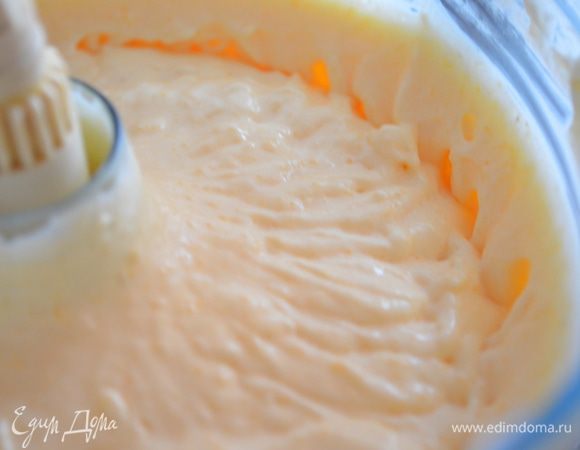 Получается мандариново-сливочный мусс, вкуууусный.