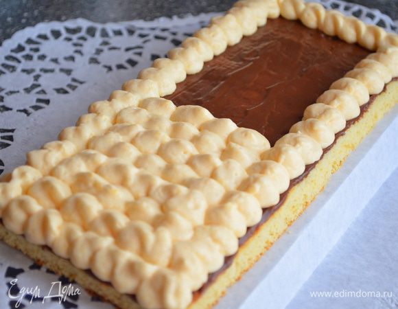 Аккуратно наносим мусс,чтобы все было равномерно можно воспользоваться кондитерским мешком.