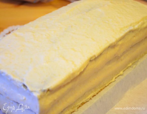 Итак поступаем с другими двумя коржами.Затем весь торт обмазываем оставшимся муссом. (Можно и не обмазывать).