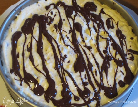 Слои повторить. Последним должен быть слой из крема с шоколадной сеточкой.