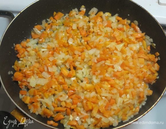 Обжарить на растительном масле до золотистого цвета.