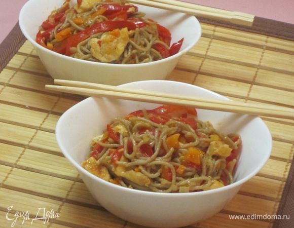 Выложить в тарелки.