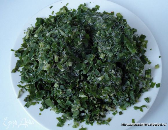 Для начинки: Щавель не размораживая (у меня сразу порубленный),...