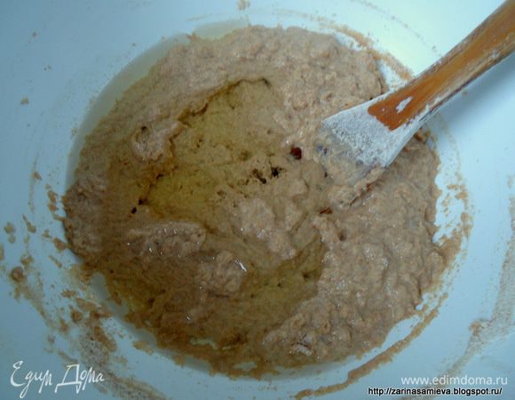 Замешивая тесто не забыть добавить 60 мл растительного масла.
