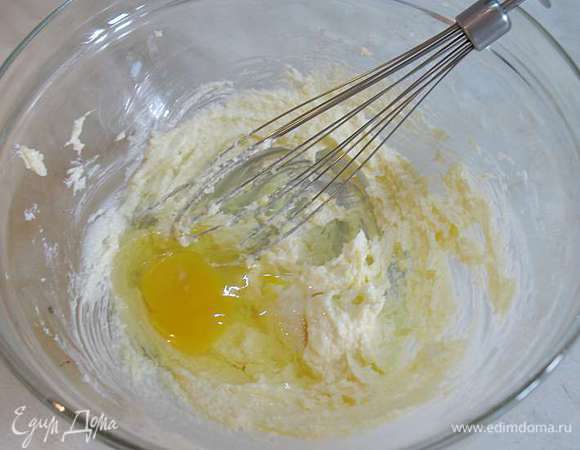 Яйца добавить по одному. 