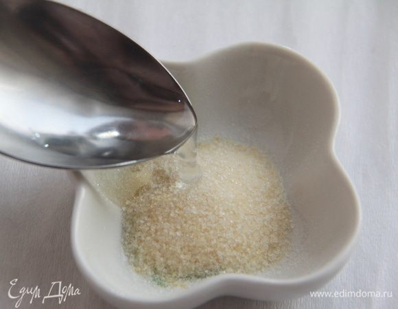 Для начинки: замочить в минимальном количестве воды желатин. 