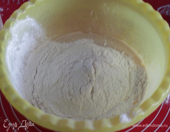 Просеять муку.