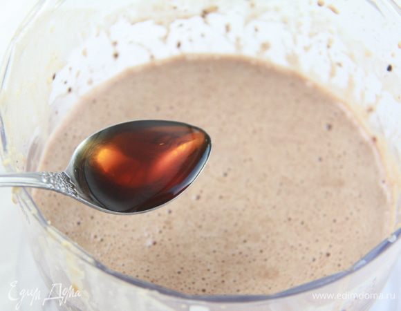 Добавить чайную ложку кофейного ликёра (я брала тёмную часть Шеридан).