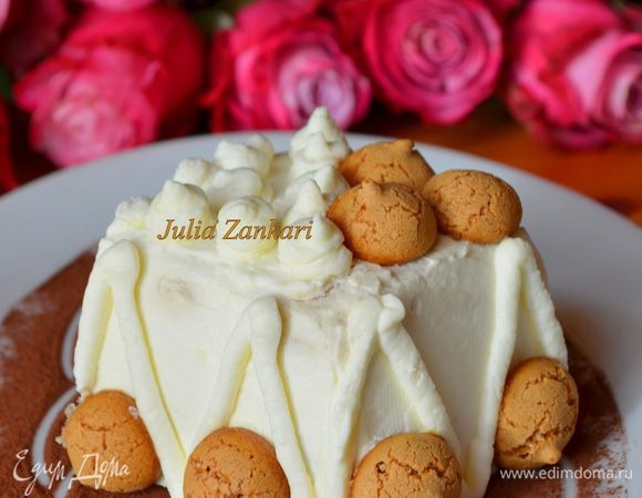 Подаем на тарелке посыпанной какао.