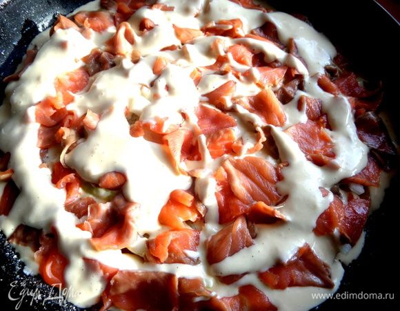 Начинаем выливать оставшееся тесто...