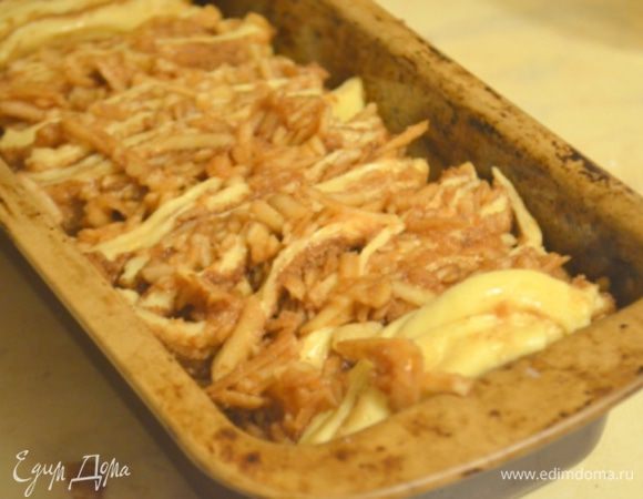 Выкладываем стопочки в форму для кекса, смазанную маслом. Даем постоять 30 минут.