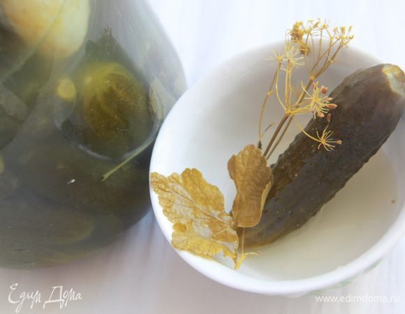 Солёный огурец (бочковой как нельзя кстати!) также нарезать мелким кубиком. 