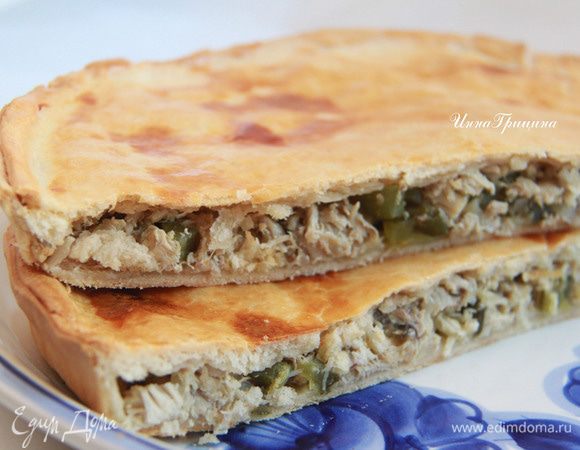 Подавать пирог-рассольник к супу или сладкому чаю. Угощайтесь!