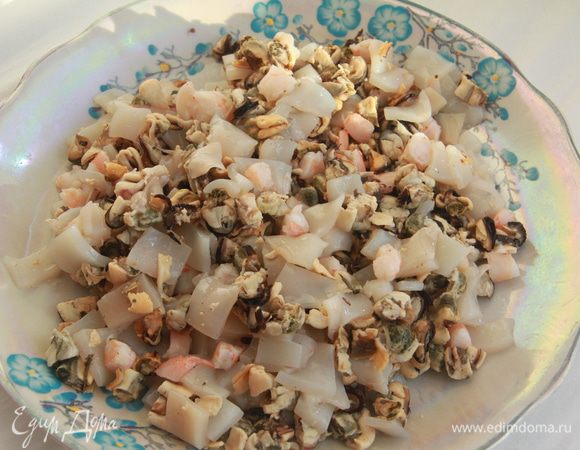 Нарезать все небольшими кусочками.