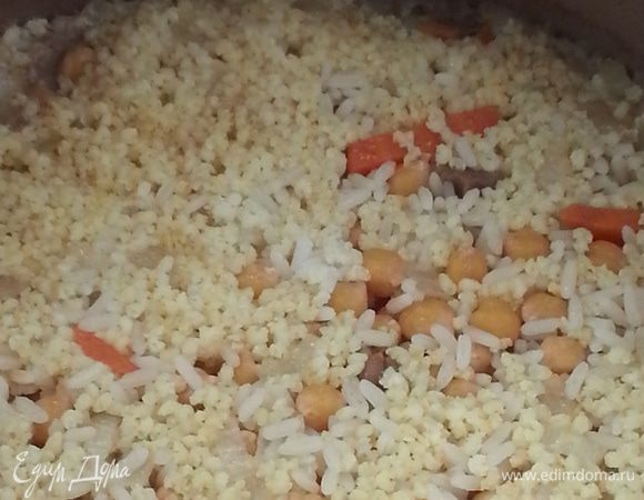 Через 30 минут программа автоматически выключается, при условии что были соблюдены пропорции воды и крупы. Вот что внутри...