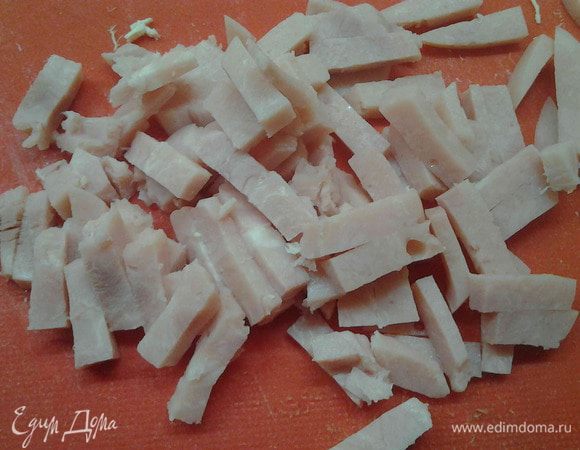 Ветчину нарезать соломкой