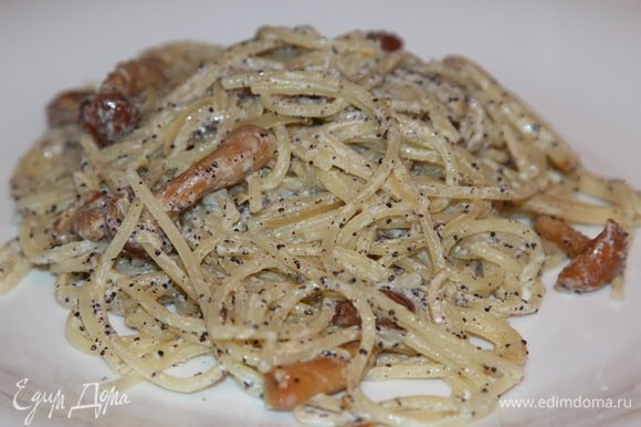 А еще я недавно готовила спагетти с грибами под сметанно-маковым соусом от Стеллы - очень рекомендую! http://www.edimdoma.ru/retsepty/63887-spagetti-s-gribami-pod-smetanno-makovym-sousom