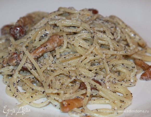 А еще я недавно готовила спагетти с грибами под сметанно-маковым соусом от Стеллы - очень рекомендую! http://www.edimdoma.ru/retsepty/63887-spagetti-s-gribami-pod-smetanno-makovym-sousom