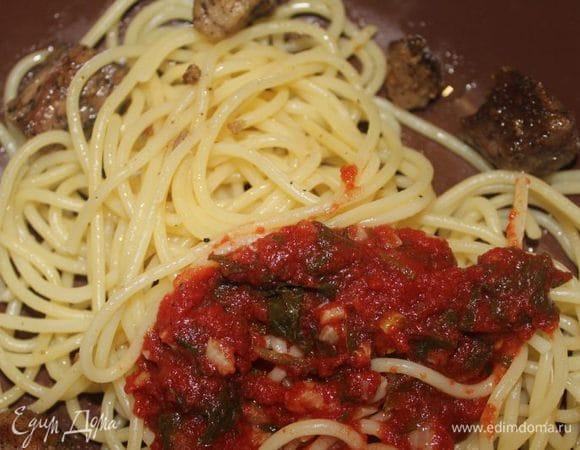 Наше блюдо готово. Получается очень быстро и вкусно! Очень выручает когда времени на готовку мало, а есть хочется )))
Приятного аппетита!