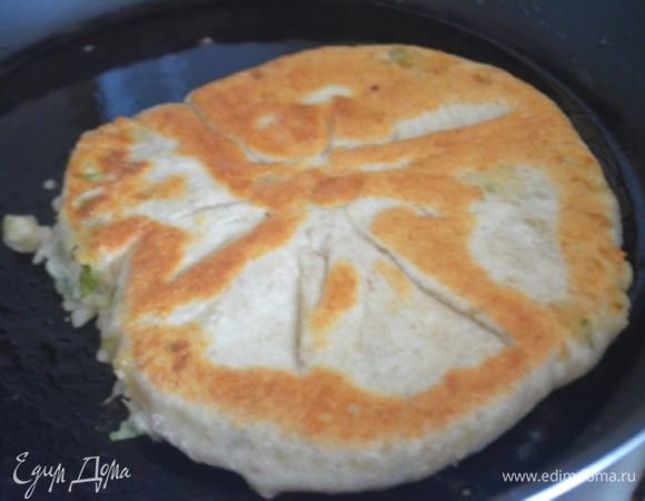 Обжарить в разогретом масле с обеих сторон под крышкой. Жарим на среднем огне. Если вы против обжарки, можно попробовать запечь в духовке и горячими смазать сливочным маслом! Будет тоже вкусно!