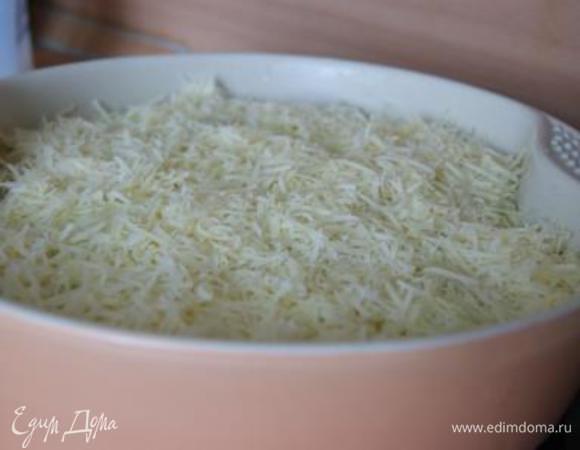 Выложить тертый пармезан.
