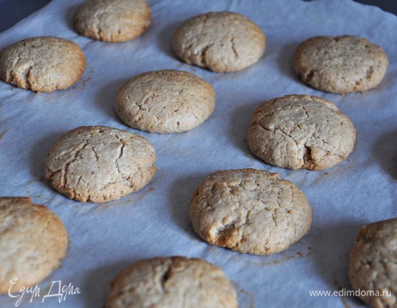 Выпекать на противне, устланном пергаментом, около 30 минут при 180 гр.