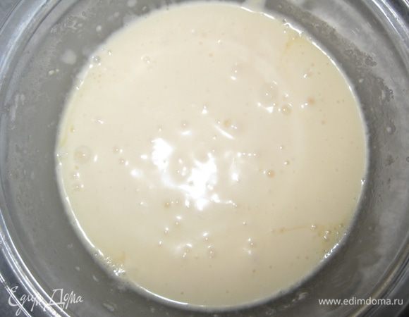 И аккуратно добавить взбитые белки. Перемешать