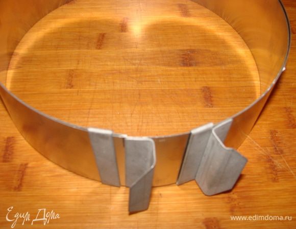 Хочу похвастаться своим приобретением)))) Теперь у меня есть разъемная форма с регулируемыми размерами от 20 до 40 см в диаметре!!! Как это здорово, и как удобно!