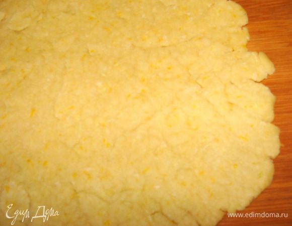 Вот что я подразумеваю под "мраморностью". Тесто будто слегка распадается на кусочки, но форму держит.