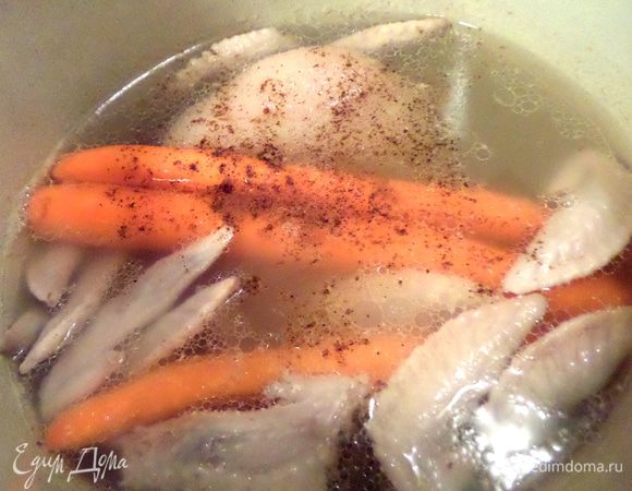 Добавляем перчик, если любите, лавровый лист.