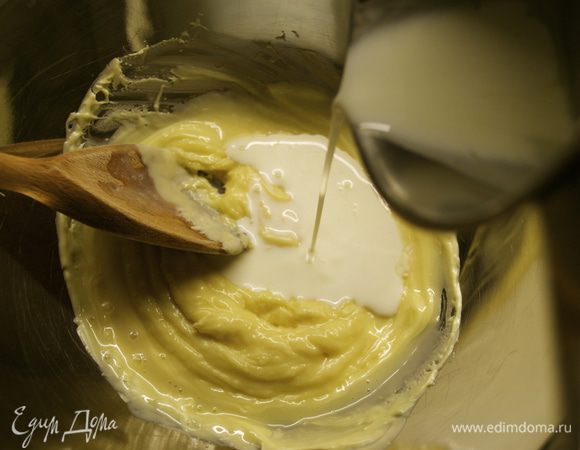 ...просто добавьте сразу 2 ст.л. подогретых сливок, и он приобретет мягкую гладкую консистенцию.   