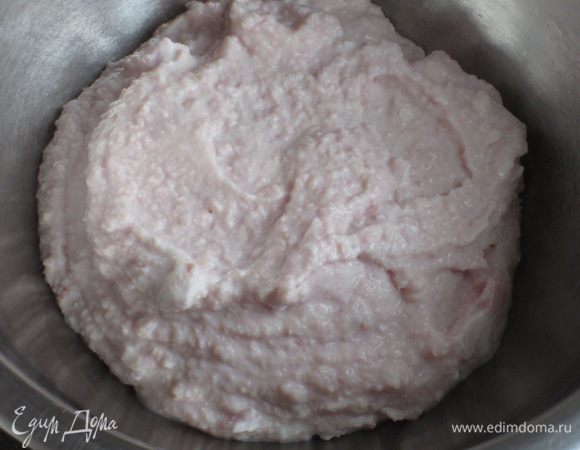 В блендере пюрировать рикотту с ветчиной.