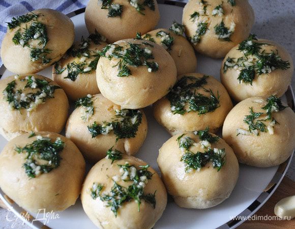  Горячие булочки смазывать кисточкой или выкладывать заливку ложкой аккуратненько.