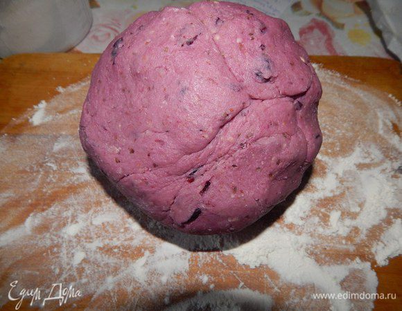 Замесить тесто. Сформировать шар. 